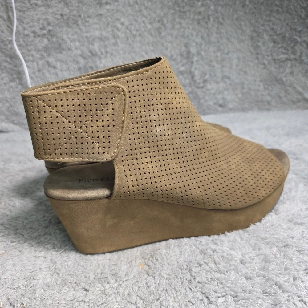 Pierre Dumas Perforated Platform Wedge Sandals Tan Suede Peep‎ Toe Womens 10